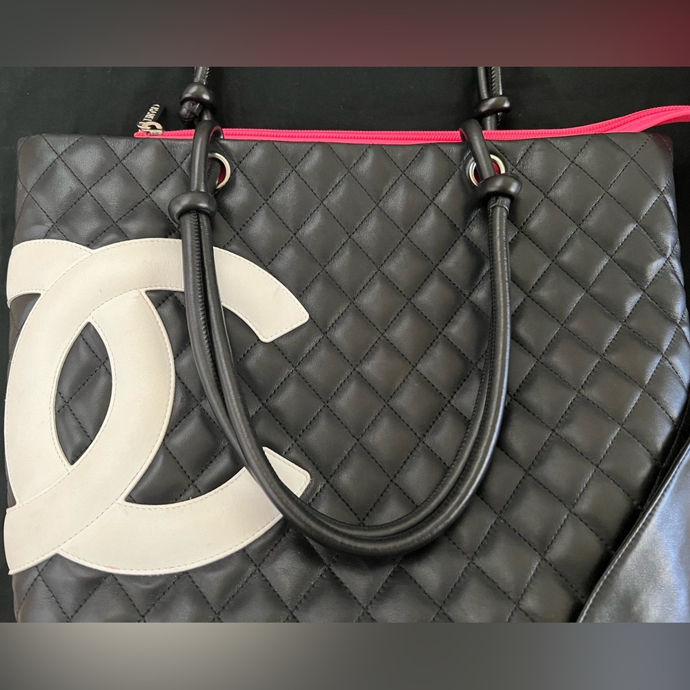 CHANEL Rue Cambon Black White Lambskin CC Tote Bag Pink Lined Vintage Purse EUC - Picture 8 of 15